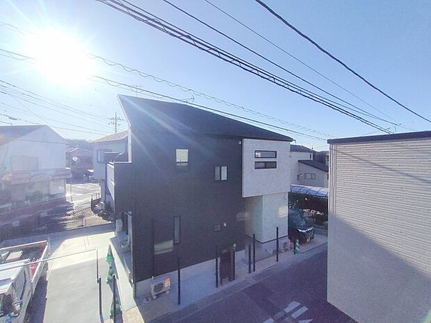 あたり一帯に住宅が広がる立地、住宅地ならではのロケーション。 