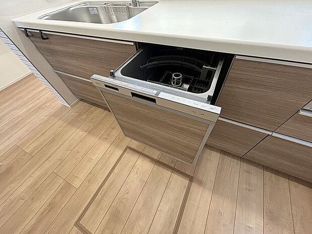 環境にも手にも優しい、食器洗乾燥機付のキッチン。 