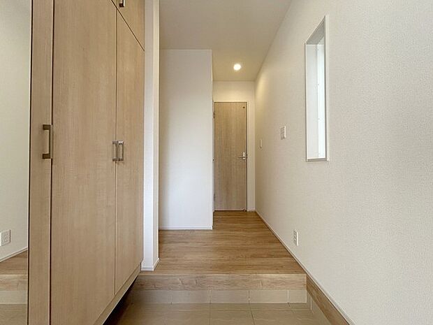 玄関がいつも片づく大容量シューズボックス。 