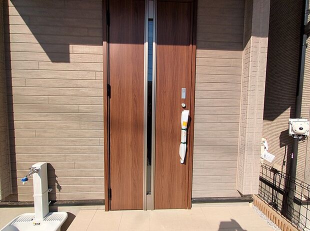 小スペースですが、ポーチ付き。