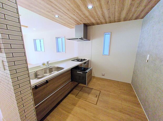 手に優しい、後片づけおまかせの食洗機。食後のだんらんを早く楽しんでください。