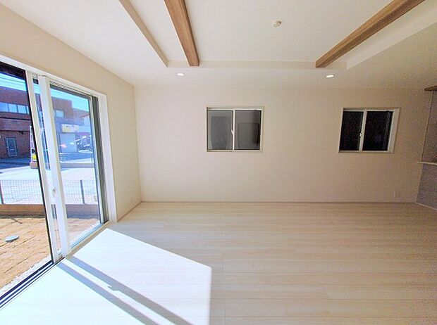 ご家族みんながゆったりくつろげる広々リビング。