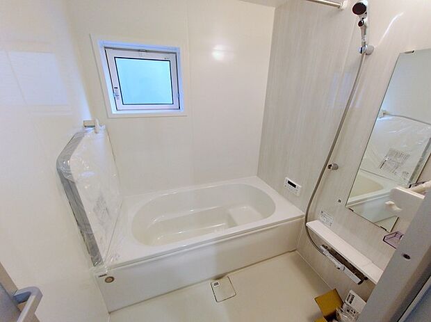 広々1坪タイプのゆったり浴室ユニット。防カビ・抗菌素材なのもうれしい。