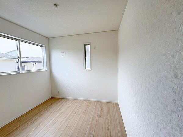 子供部屋には丁度良い洋室。サイズは5帖。