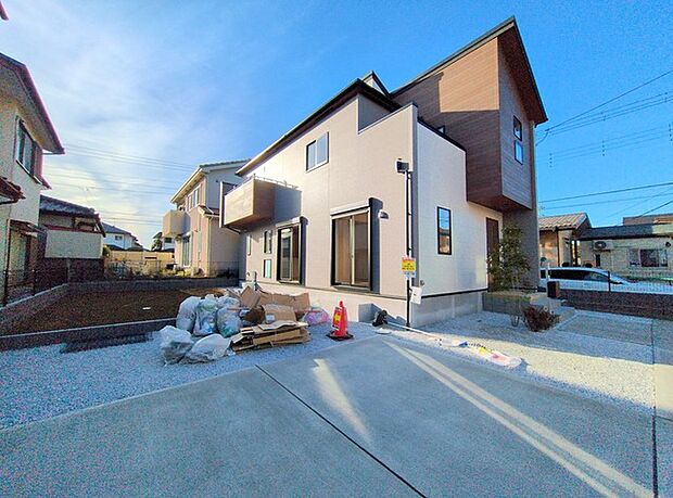 並列2台駐車可能な、ゆとりのカースペースがここに。 