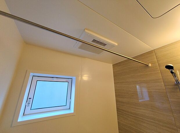 浴室乾燥機は湿気を排し、カビ防止に大活躍。冬季のヒートショック緩和にも。