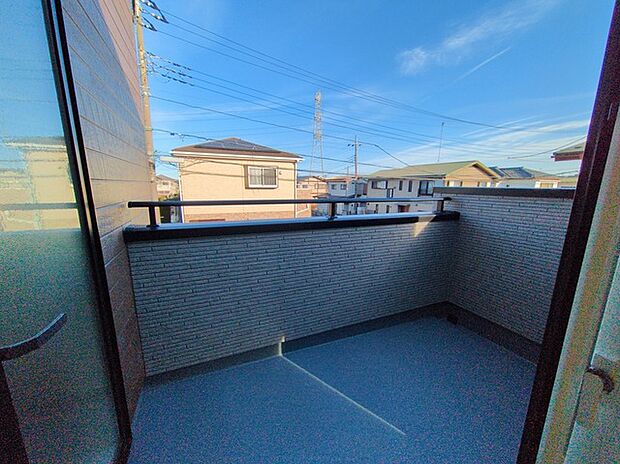 あたり一帯に住宅が広がる立地、住宅地ならではのロケーション。