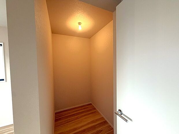 ウォークインクローゼットのある住まいで収納上手な生活。