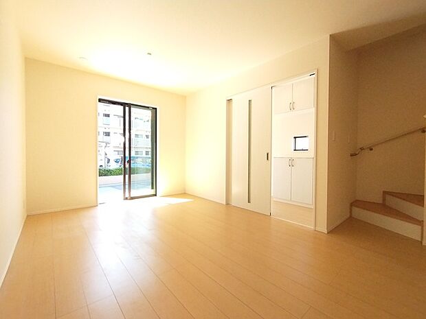 ご家族みんながゆったりくつろげる広々リビング。 