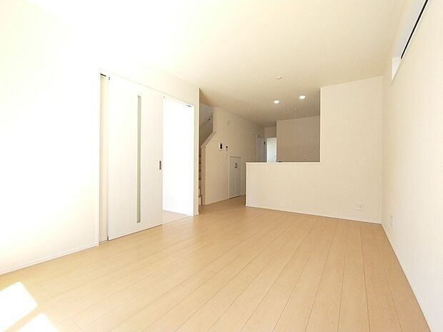 ご家族みんながゆったりくつろげる広々リビング。