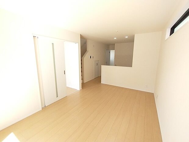 ご家族みんながゆったりくつろげる広々リビング。