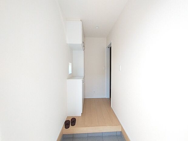 玄関がいつも片づく大容量シューズボックス。