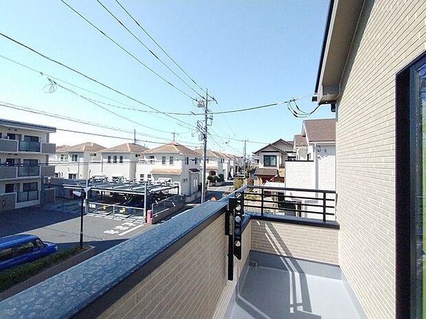 西向きバルコニーでお洗濯ものはいつもカラッと乾きます。