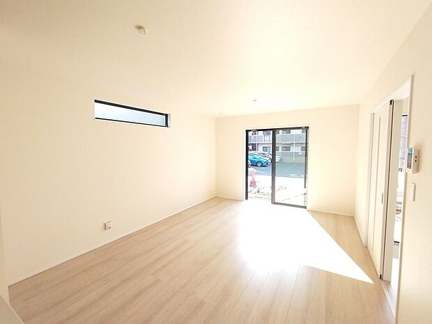 ご家族みんながゆったりくつろげる広々リビング。