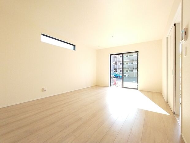 ご家族みんながゆったりくつろげる広々リビング。