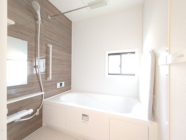 一日の疲れを癒す浴室は、広々1坪以上。