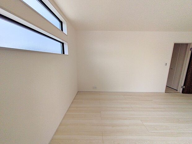 ご家族みんながゆったりくつろげる広々リビング。 