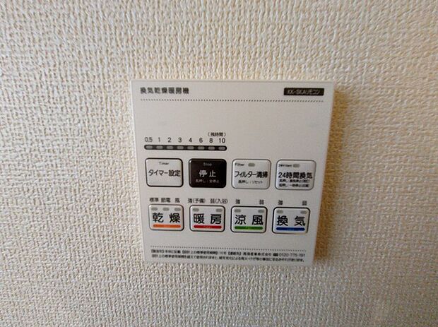 バスユニット1坪タイプ、浴室乾燥機、手すり付き。 