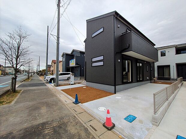 セカンドカーにも便利、駐車2台可の敷地。 