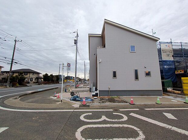 セカンドカーにも便利、駐車2台可の敷地。 