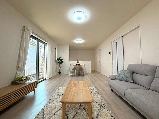 ご家族みんながゆったりくつろげる広々リビング。