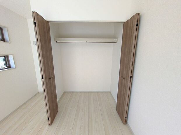 全居室収納スペース付きの物件です。 