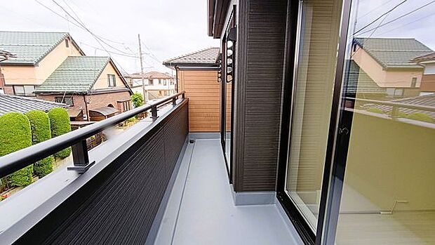 あたり一帯に住宅が広がる立地、住宅地ならではのロケーション。