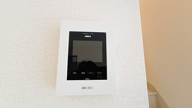 来客が一目で分かるカラーモニターインターフォン付き。
