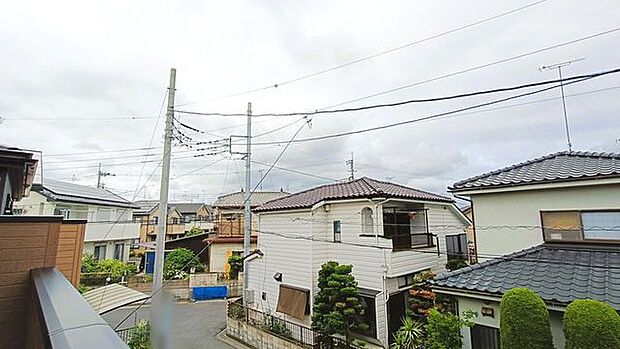 あたり一帯に住宅が広がる立地、住宅地ならではのロケーション。
