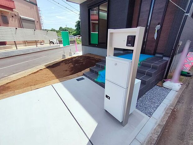 A4サイズの郵便物もスッと入る、機能性の高い郵便受け。