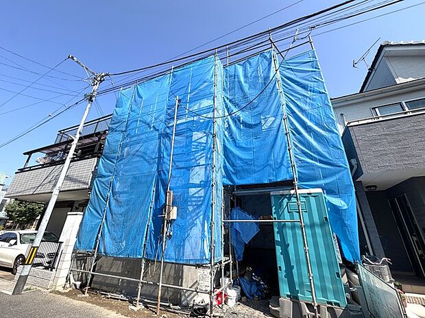 最寄り駅まで徒歩5分の近さ。 忙しい朝が助かる立地、 暮らしにゆとりが生まれます。