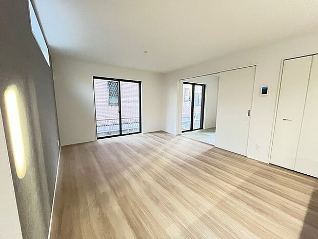 ご家族みんながゆったりくつろげる広々リビング。