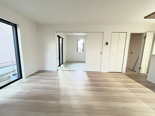 和室とリビングが続き間に。定評のあるプランを採用。  