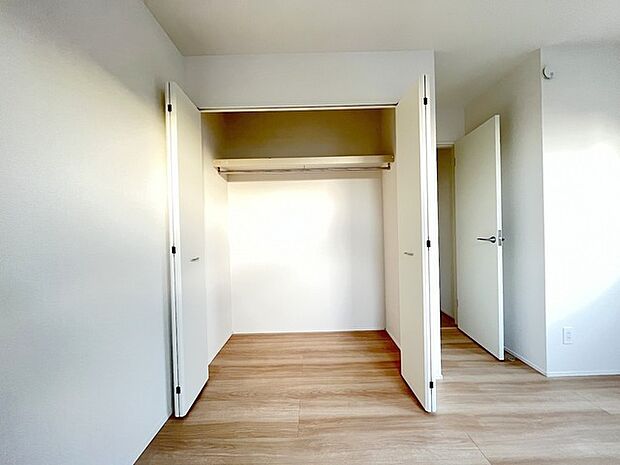 たっぷり収納で、お部屋の中はいつもキレイに片付きそうですね。 