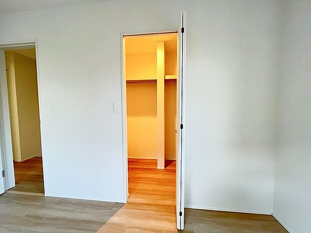 多趣味のご家族にも嬉しい、ウォークインクローゼット。