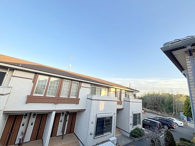 閑静な住宅地で、小さなお子様がいるご家族にも安心。 