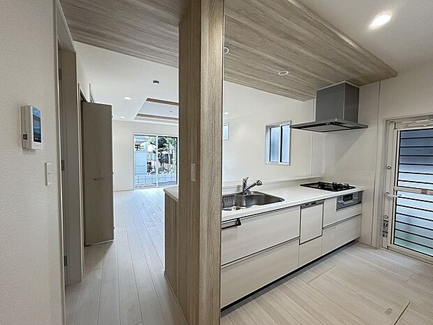 ご家族みんながゆったりくつろげる広々リビング。 