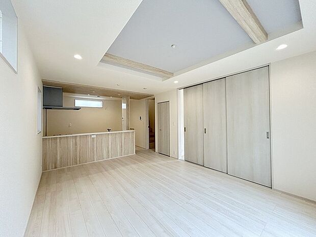 開放的なこの空間がお客様をお出迎えします。ＬＤＫは16帖。 