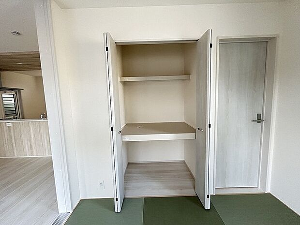 押し入れは上段に布団を、下段部分をおもちゃ箱入れとして活用される方が増えてます。