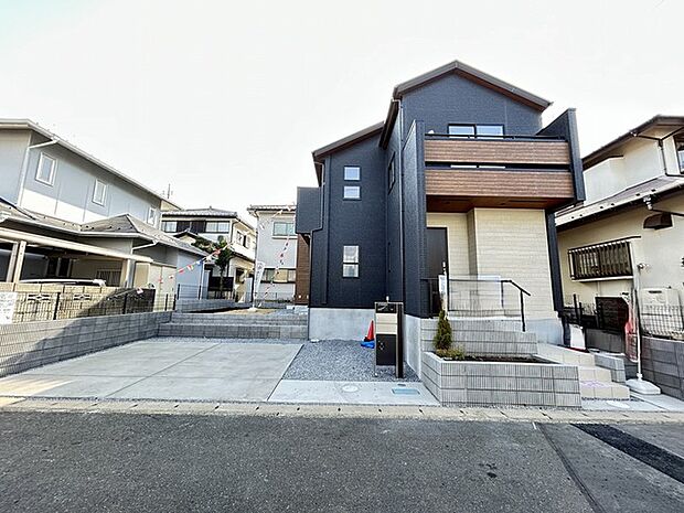 最寄り駅が徒歩7分。駅の近くに住めば、家族そろった朝食タイムがさらに楽しく。 