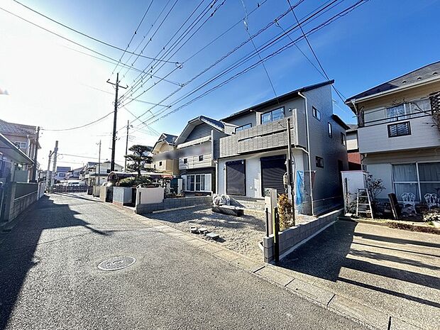 幅員こそやや狭くても、その分交通量が少なくて安心。 