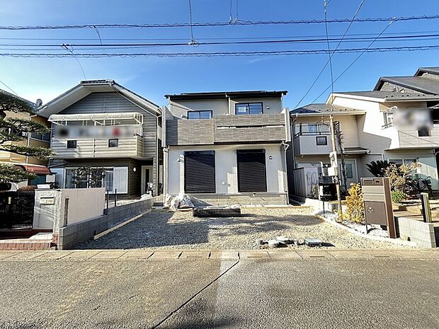 並列2台駐車可能な、ゆとりのカースペースがここに。 