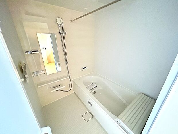 1坪広さを設けた浴室でゆったりバスタイム。 