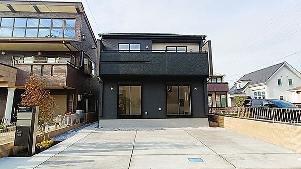 モダンな外観が、洗練された暮らしを予感させます。