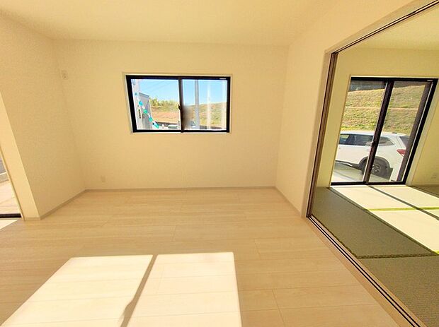 解放感あふれるリビングは、自然に光と風に恵まれます。 