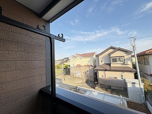 あたり一帯に住宅が広がる立地、住宅地ならではのロケーション。 