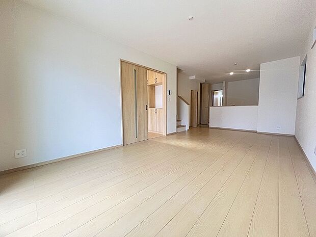 ご家族みんながゆったりくつろげる広々リビング。