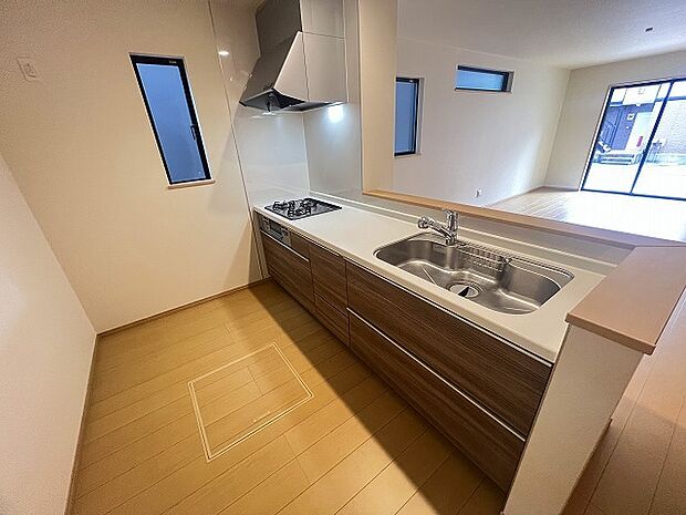 料理をしながらでも、ご家族との会話を楽しめる対面キッチン。