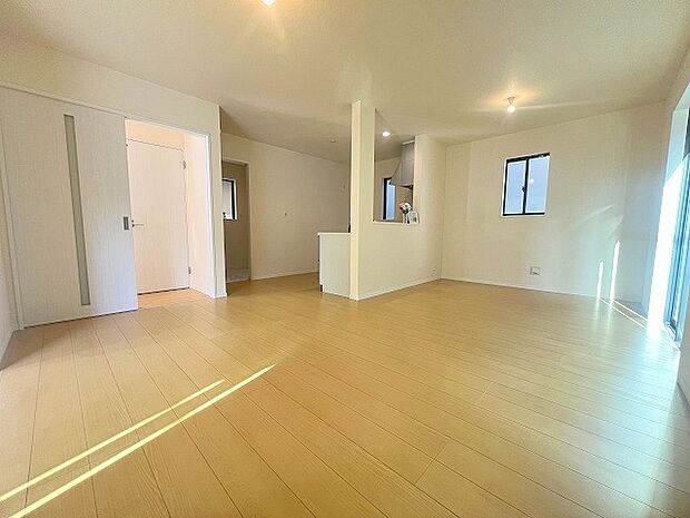 家族が自然に集りそうな広さが魅力のＬＤＫ。 