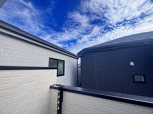 閑静な住宅地で、小さなお子様がいるご家族にも安心。 